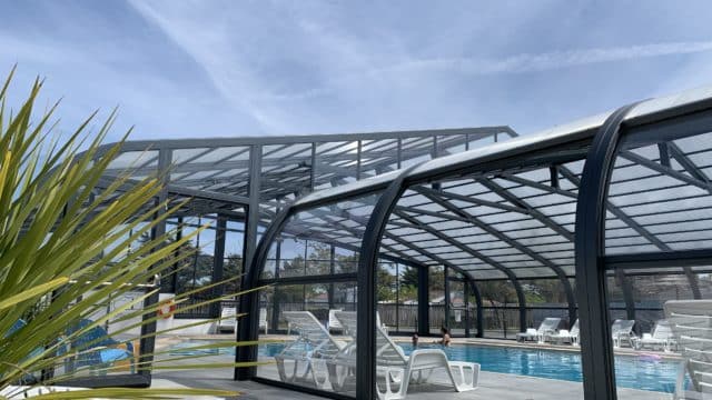 beheiztes Hallenbad Camping Mahana by la Pege (2)