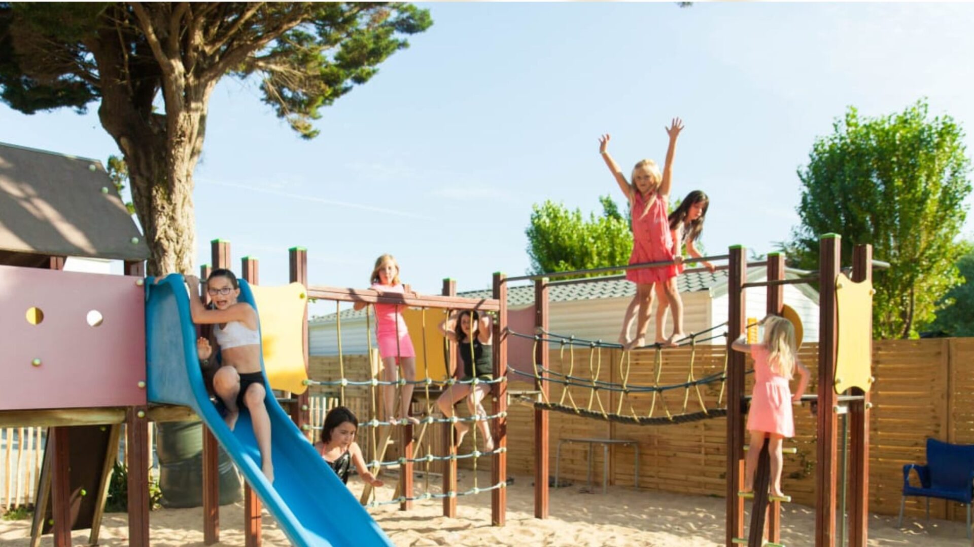header enfants camping mahana